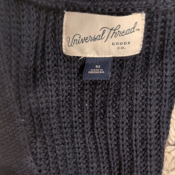 Universal Thread Black V-Neck Sweater Vest - Picture 6 of 6